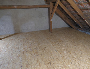 Zateplení stropu zděného rodinného domu pomocí foukané izolace